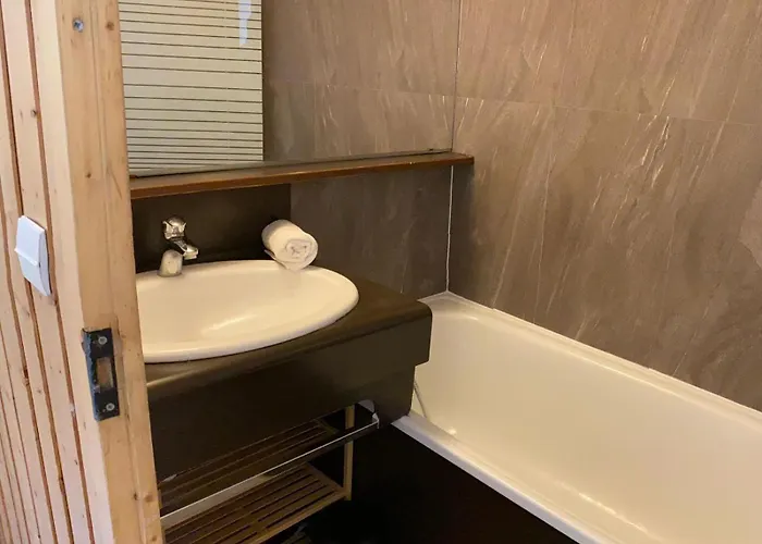 - Inout - 6 Beds Flat Arc-304